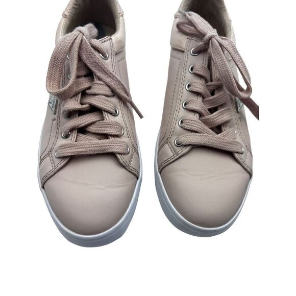 Guess - Picture 9 of 10